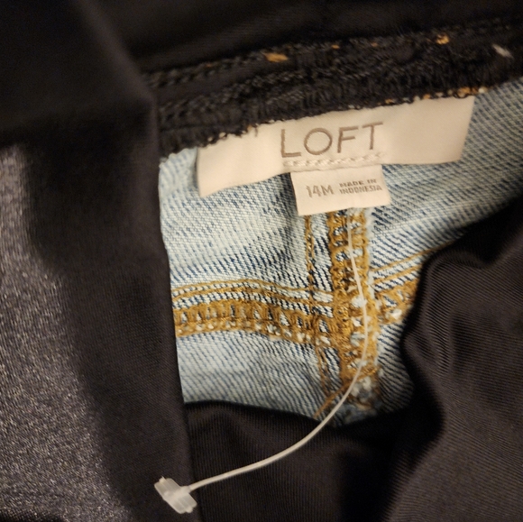 Never been worn, loft maternity shorts. - Picture 3 of 3